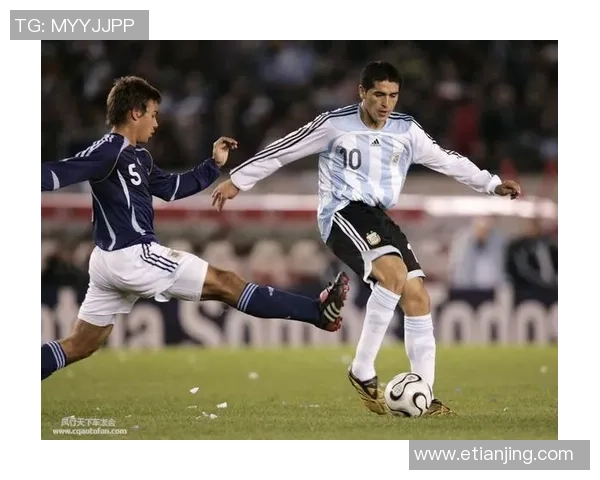 足球巨星转会风云：明星球员转战新天地，揭开背后商业与竞技的双重考量